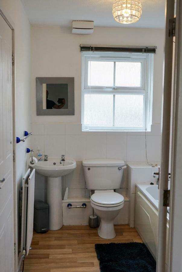 Hullidays Victora Dock- Refurbished 2024 Apartamento Kingston upon Hull Exterior foto
